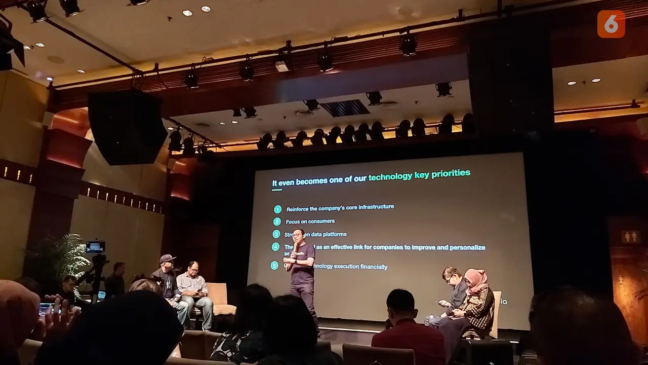 External Communications Senior Lead Tokopedia, Ekhel Chandra Wijaya dalam diskusi 'Tren IoT dan AI di Indonesia' yang diinisiasi Forum Wartawan Teknologi Indonesia (Forwat) di Jakarta, Selasa (10/3/2020).