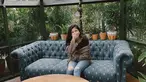Faye Nicole, aktris yang disebut sebagai ratu FTV. Gaya santai Faye memang mencuri perhatian. Ia kerap berfoto candid seperti saat ia tersenyum namun tertutupi oleh tangan. (Liputan6.com/IG/@fayenicolee_)