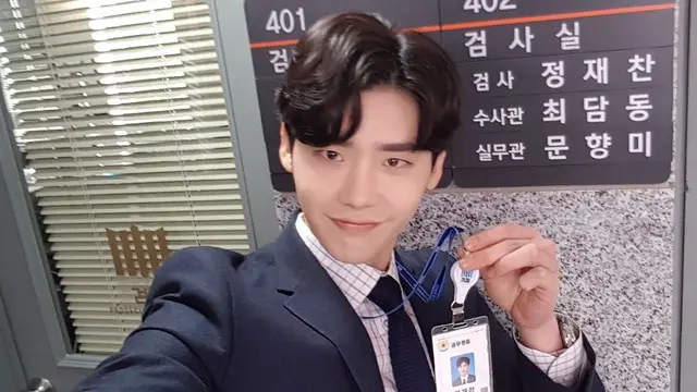 [Bintang] Lee Jong Suk Diincar SBS untuk Bermain dalam Drama Hymn of Death