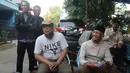 Penyidik senior KPK Novel Baswedan keluar dari rumahnya usai rekontruksi penyiraman air keras terhadap dirinya di Jalan Deposito, Kelapa Gading, Jakarta, Jumat (7/2/2020). Karena alasan kesehatan, Novel Baswedan tidak mengikuti proses rekonstruksi meski berada di rumah (Liputan6.com/Herman Zakharia)