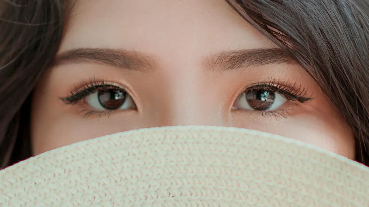 7 Tips Menggunakan Eyelash Curler Agar Bulu Mata Lentik Tahan Lama (pexels.com)