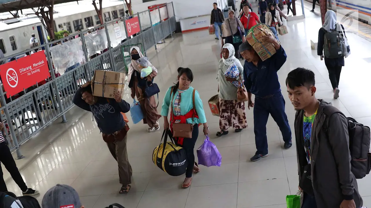 Arus Balik Di Stasiun Pasar Senen