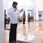 Presiden Jokowi salat Jumat di Masjid Istana Kepresidenan dengan protokol kesehatan. (Dok Setpres)