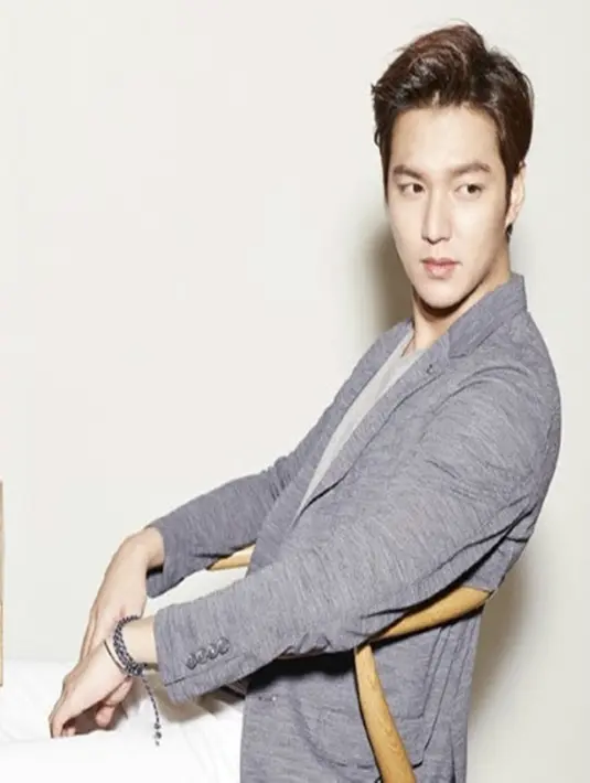 Suzy Miss A mengaku bahwa dirinya telah berubah sifat pada Lee Min Ho. Namun kini Suzy masih bungkam mengapa sifatnya berubah dengan aktor tampan itu. (soompi/Bintang.com)