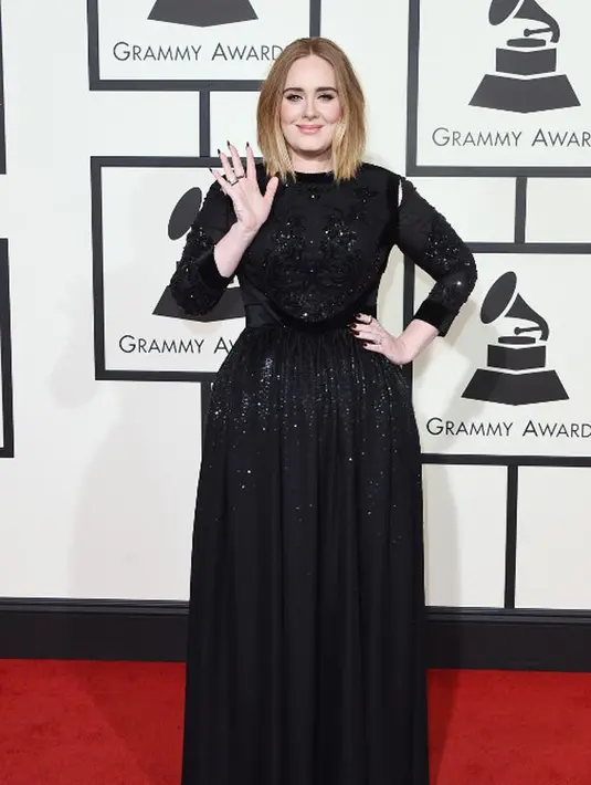 Setelah membatalkan konsernya itu, Adele memang tak menjajikan kapan waktu penggantinya itu akan berlangsung. Kabar baru pun datang, bahwa para penggemar harus menunggu paling cepat lima tahun lagi untuk bertemu Adele. (AFP/Bintang.com)