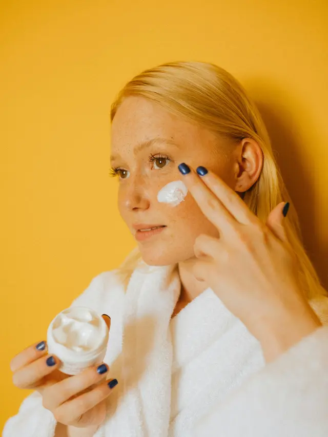 Pelembap yang Mengandung Hyaluronic Acid