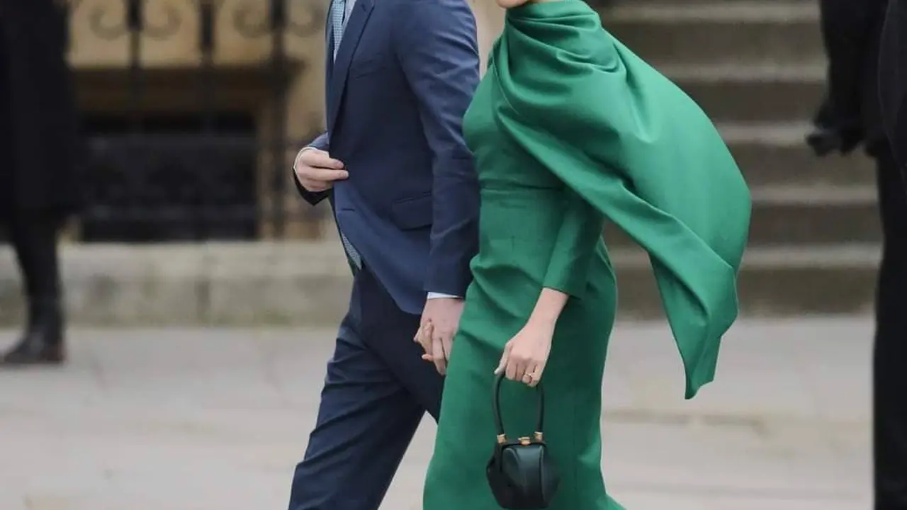 Meghan Markle Sontek Busana Gigi Hadid di Detik-Detik Terakhir Sebagai Anggota Kerajaan