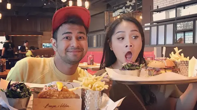[Bintang] 8 Potret Liburan Raffi Ahmad dan Nagita Slavina di Dubai