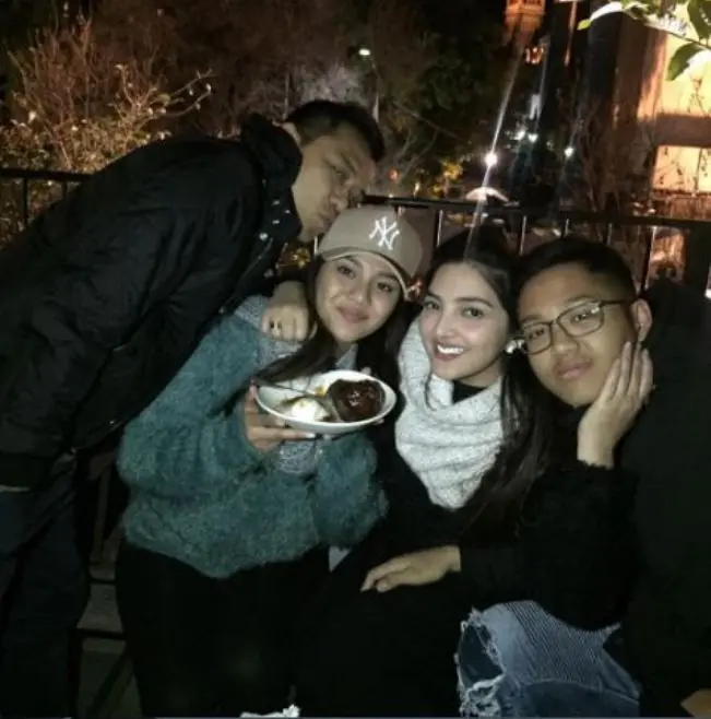 Aurel Hermansyah merayakan ultah ke-19 bersama Anang, Ashanty, Azriel di Australia (Foto: Instagram)