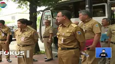 Bersama rombongan, Anies langsung memanggil pihak management hotel dan melakukan pantauan langsung.