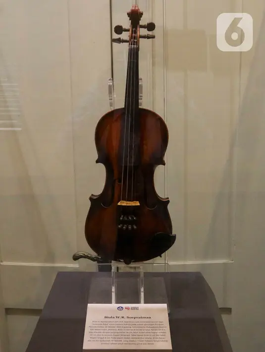 Di Museum Sumpah Pemuda, Jakarta, kita bisa melihat langsung alat musik biola yang digunakan WR Soepratman untuk mengiringi lantunan lagu Indonesia Raya untuk pertama kalinya. (Liputan6.com/Herman Zakharia)