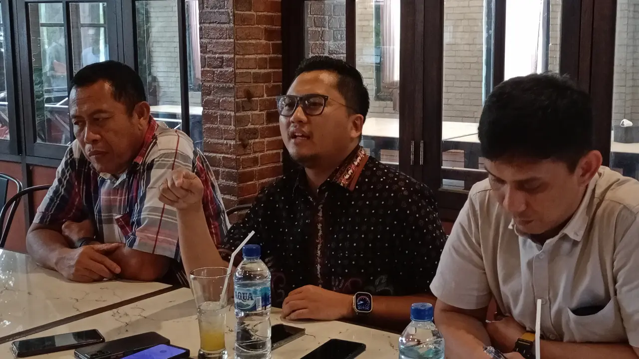Mantan Dirut PDAM Cilegon Mandiri, Taufikurrahman, Bakal Pidanakan Penyebar Hoax Dirinya Menerima Gaji Ganda. (Senin, 18/09/2023). (Yandhi Deslatama/Liputan6.com).