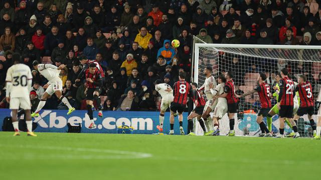 Momen Virgil van Dijk (kedua dari kiri) mencetak gol di laga Bournemouth vs Liverpool di pekan ke-23 Liga Inggris 2025/2026 di Vitality Stadium, Minggu (25/01/2026) dini hari WIB.