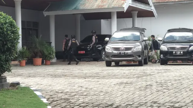 Penyidik KPK menggeledah lima tempat terkait kasus suap Wali Kota Kendari