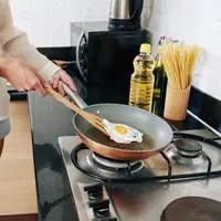 Ilustrasi memasak telur./Copyright shutterstock.com/g/Dragon+Images