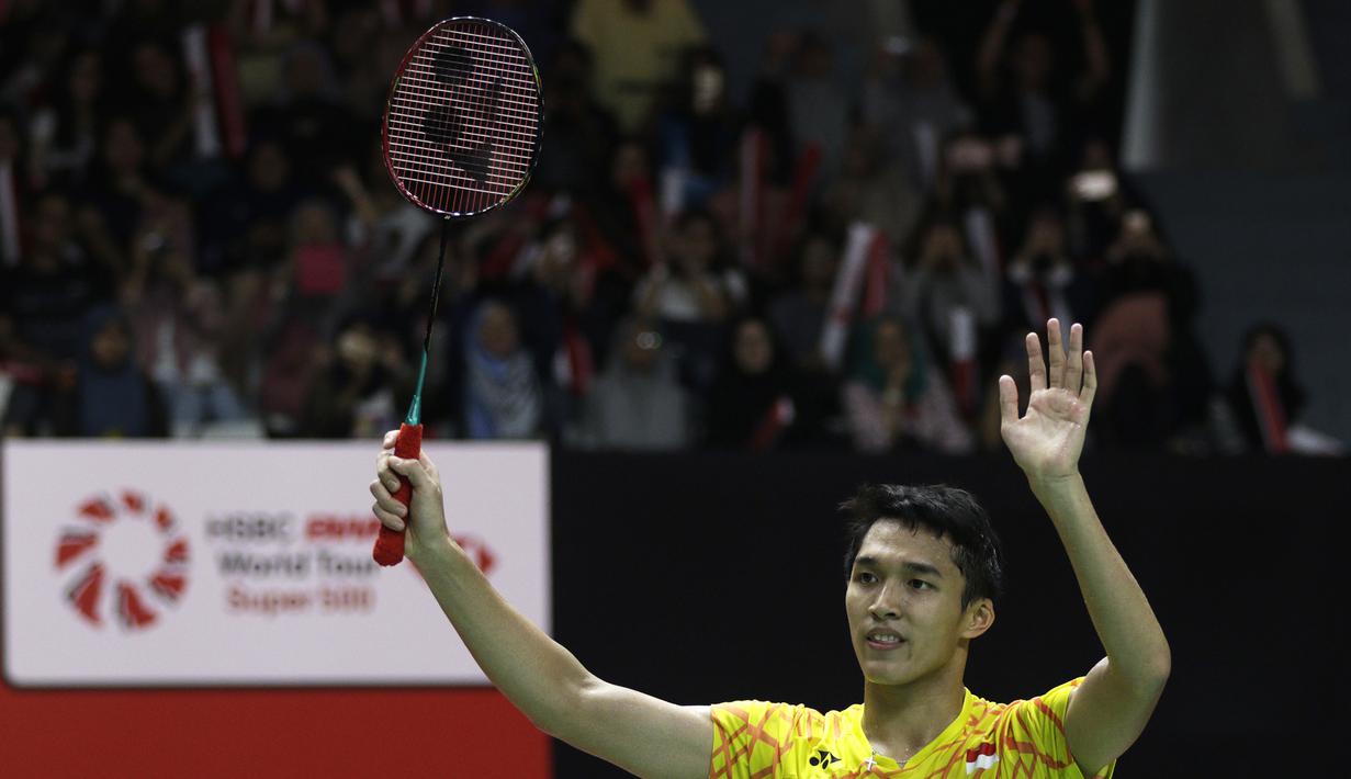 Tunggal putra Indonesia, Jonatan Christie, merayakan kemenangan atas tunggal India pada Indonesia Masters 2019 di Istora Senayan, Jakarta, Jumat (25/1). Jonatan lolos ke semifinal. (Bola.com/Yoppy Renato)
