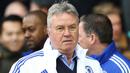 Guus Hiddink. Pelatih berusia 75 tahun yang baru saja kembali ditunjuk sebagai direktur teknik Timnas Curacao ini pernah dua kali membesut Chelsea di Liga Inggris. Pertama pada musim 2008/2009, Februari hingga Mei 2009, kedua pada musim 2015/2016, Desember 2015 hingga Mei 2016. (AFP/Justin Tallis)