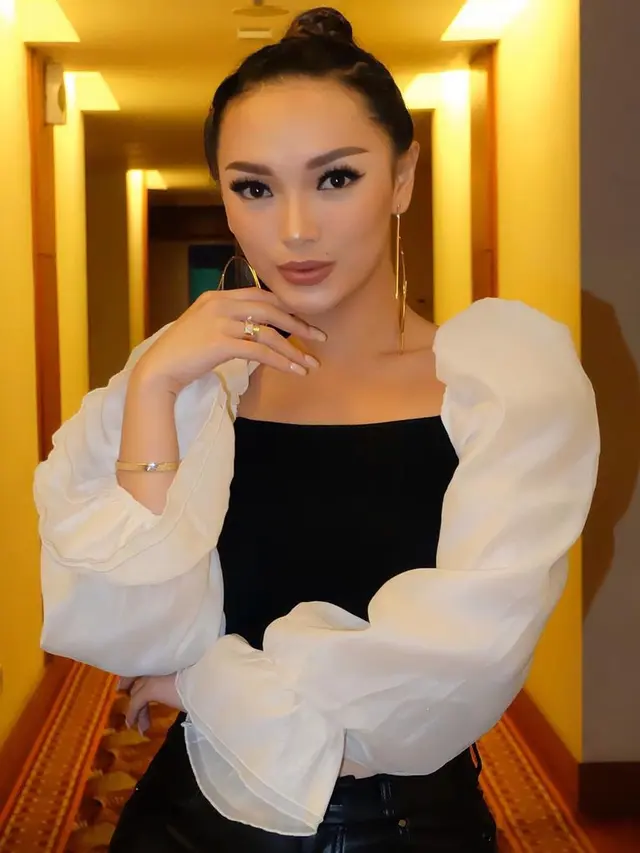[Fimela] Zaskia Gotik