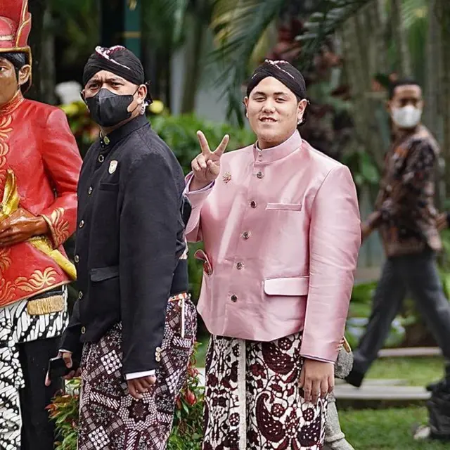 Keluarga Erick Thohir di acara pernikahan Erina Gudono dan Kaesang Pangarep