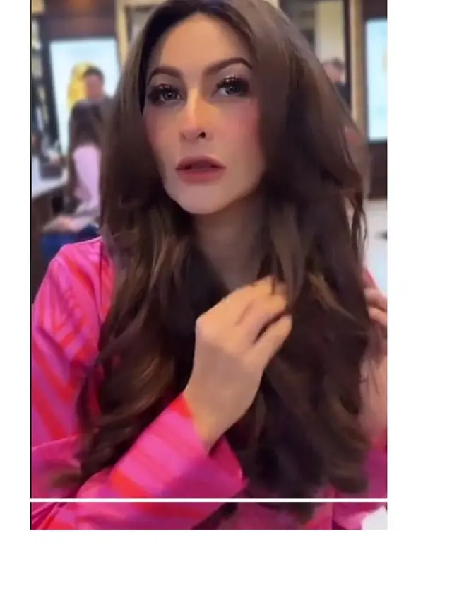 7 Potret Terbaru Diana Punky Tetap Awet Muda di Usia 49 Tahun, Disebut Bak Barbie