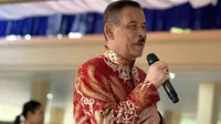 Komisaris PT Persib Bandung Bermartabat (PBB), Umuh Muchtar menggelar acara silaturahmi dengan tema “Halal bihalal dan Temu Kangen Keluarga Besar H. Umuh Muchtar” di kediamannya, Desa Ciluluk, Tanjungsari, Sumedang, Rabu (2/4/2025). (Bola.com/Erwin Snaz)