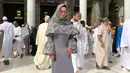 Meskipun demikian, tidak sedikit juga warganet yang memuji penampilan cantik Krisdayanti saat mengenakan hijab. (Foto: instagram.com/krisdayantilemos)