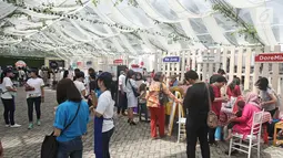 Sejumlah pengunjung memadati stand yang tersedia di acara BRIZZI Vidio Fair 2017 di The Space Senayan City, Jakarta, Sabtu (9/12). Acara yang digelar gratis tanpa dipungut biaya ini dikhususkan kepada generasi milenial. (Liputan6.com/Herman Zakharia)