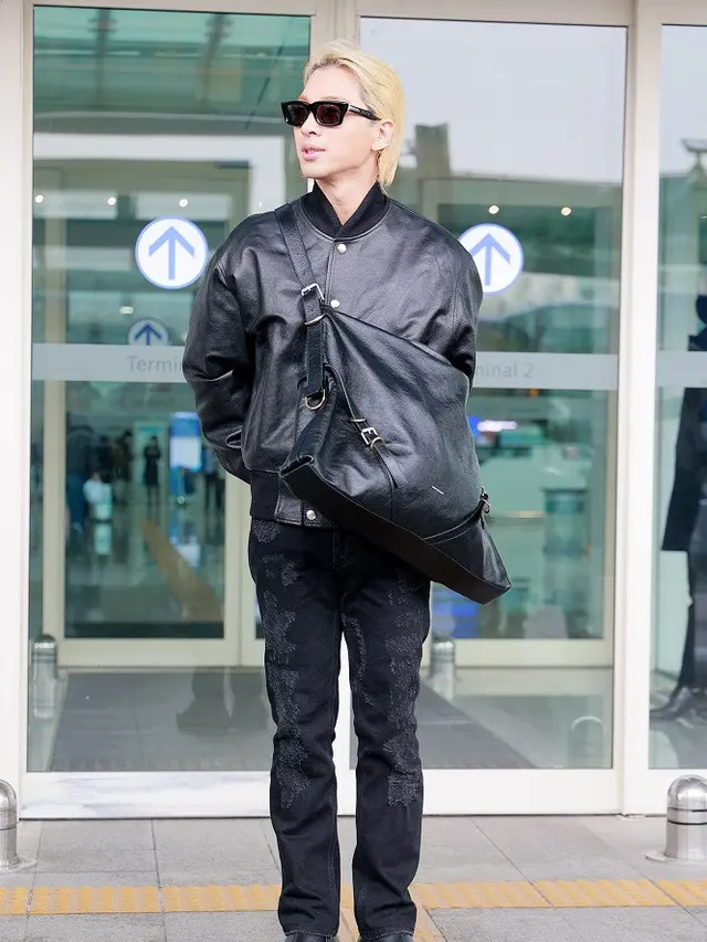 Gaya Airport Taeyang Big Bang Menuju Paris, Edgy Serba Hitam dalam Givenchy