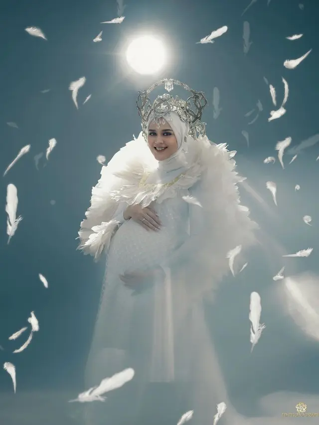 Potret Maternity Shoot Cut Meyriska dan Roger Danuarta