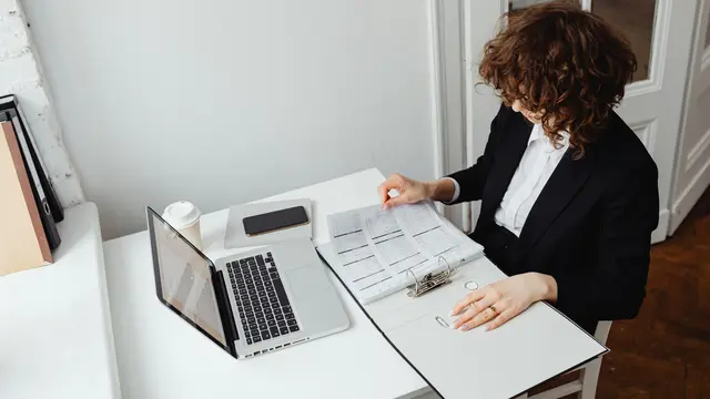 Bekerja di Bawah Tekanan? 5 Zodiak Ini Justru Paling Produktif Saat Dikejar Deadline!