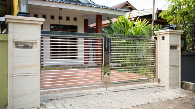 Pagar Stainless Steel Garis Tipis Rapat