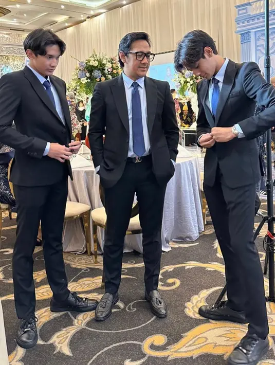 <p>Wajah Kenzy sering disebut mirip ayahnya saat muda. bahkan Kenzy juga punya selera humor seperti sang ayah. [Foto: Instagram.com/kenzy_taulany_]</p>