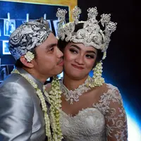 Menikah dengan sahabat sejak jaman SMP, Ayudia dan Ditto tak pernah terpikir sama sekali, mereka baru sadar telah memiliki hati masing-masing beberapa bulan terakhir. (Deki Prayoga/Bintang.com)
