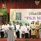 Sejumlah pasangan mengikuti rangkaian kegiatan nikah massal bertajuk PKB Mantu di Jakarta, Jumat (25/8). Sebanyak 103 pasangan turut ambil bagian pada nikah massal tersebut yang berasal dari lima wilayah di Jakarta. (Liputan6.com/Immanuel Antonius)