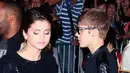 Selena Gomez dan Justin Bieber saat ini merayakan Natal secara terpisah.  Mereka pun tak berdua saat Thanksgiving. (DAVID LIVINGSTON  GETTY IMAGES NORTH AMERICA  AFP)