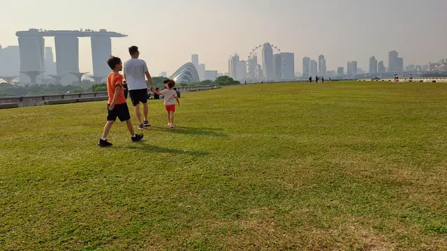 Melihat Kota Singapura dari Kawasan Marina Barrage. (Liputan6.com/Agustina Melani)