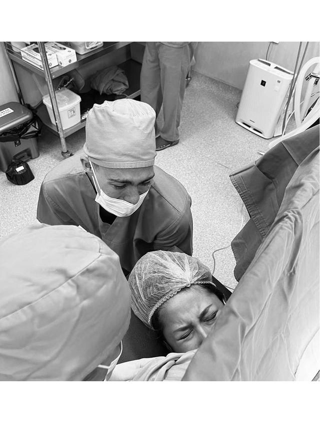 6 Potret Jennifer Coppen Lahirkan Anak Pertama, Bahagia Ditemani Sang Kekasih