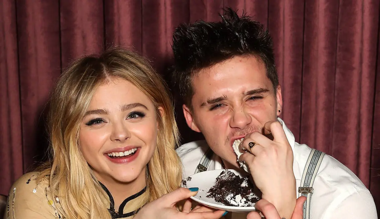 Chloe sendiri merasa kesal ketika orang-orang mentag dirinya di sosial media mengenai Brooklyn Beckham. (Chelsea Lauren - E! News)