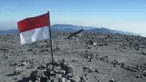 Saat lulus SMA, Dania semakin menunjukkan kecintaannya dengan mengeksplor wisata wisata alam sampai mendaki gunung. 