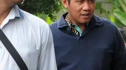 Direktur Bisnis PLN Regional Sumatera, Wiluyo Kusdwiharto tiba di Gedung KPK, Jakarta, Jumat (14/9). Wiluyo Kusdwiharto diperiksa terkait kasus suap Rp 4,8 miliar proyek pembangunan PLTU Riau-1. (Merdeka.com/Dwi Narwoko)