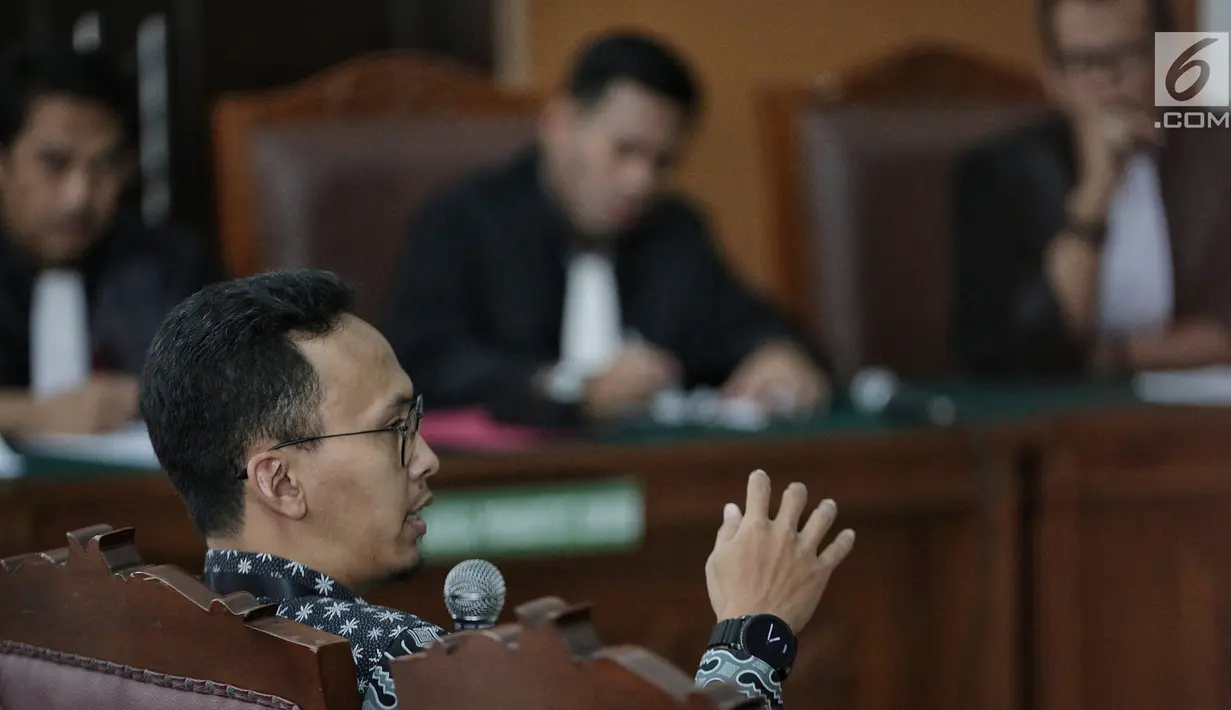 Kepala Sub Direktorat Penyidikan Kemenkominfo Teguh Arifiyadi bersaksi dalam sidang kasus hoaks dengan terdakwa Ratna Sarumpaet di PN Jakarta Selatan, Jakarta, Kamis (9/5/2019). Teguh menjelaskan soal penggunaan Pasal 28 Ayat 2 UU ITE yang menjerat Ratna. (Liputan6.com/Faizal Fanani)
