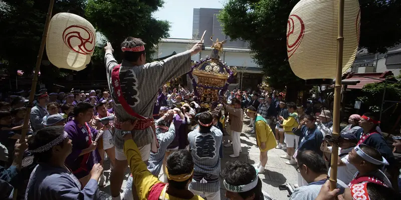 Melihat Perayaan Tenno-sai di Tokyo