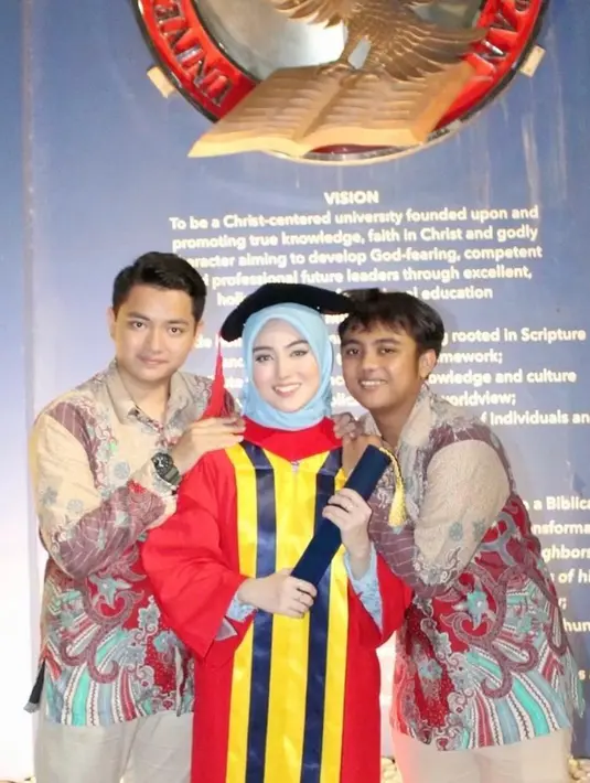 <p>Dalam keterangan foto yang diunggahan pada akun Instagramnya, Nabilah Ayu juga mengucapkan terima kasih untuk saudara laki-lakinya yang selalu siap mendukung. (Instagram/nblh.ayu)</p>