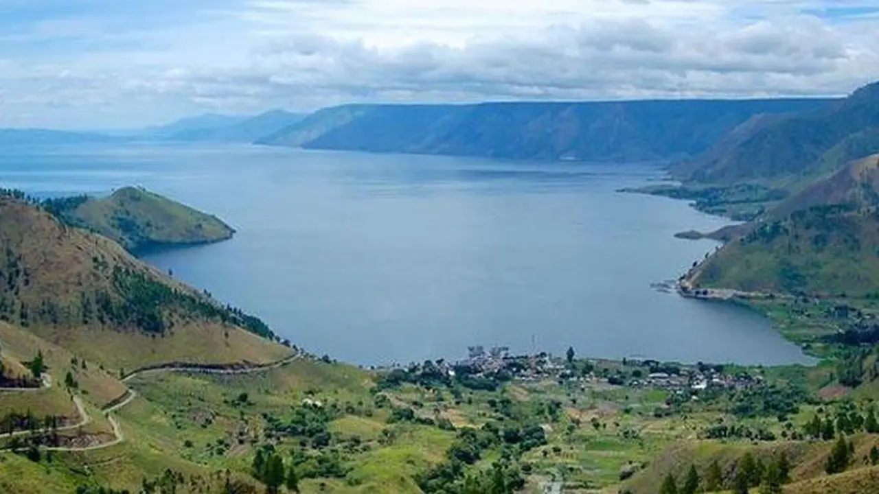 Pesona Danau Toba telah membuat investor Singapura terpikat, investor melihat lahan Otorita dan Bandara Sibisa dapat saling melengkapi.