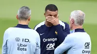 Namun Didier Deschamps mengonfirmasi bahwa kaptennya itu akan menjalani operasi, kemungkinan besar setelah turnamen. (FRANCK FIFE / AFP)