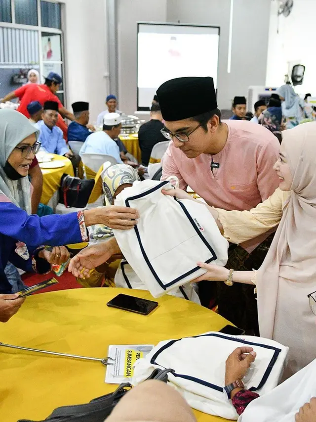Dijodohkan Netizen, Ini 6 Potret Kebersamaan Ayana Moon dan Syed Saddiq