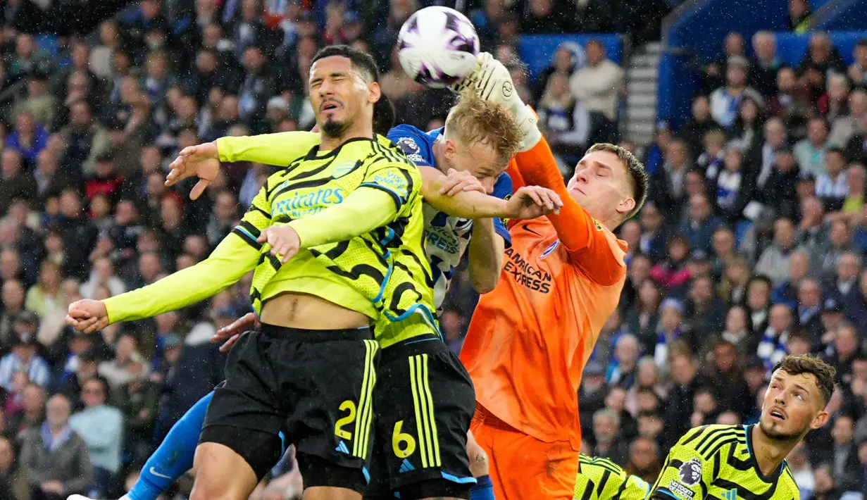 Arsenal kembali ke puncak klasemen sementara Liga Inggris 2023-2024 dengan 71 poin. (AP Photo/Dave Shopland)
