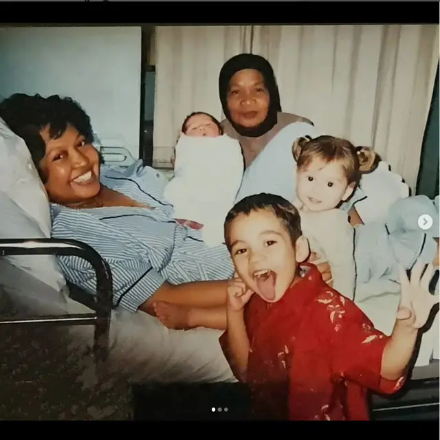 6 Potret Lawas Zoe dan Laura Jackson Bareng Kakak, Kompak Sedari Dulu