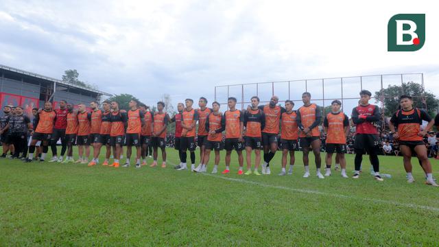 Foto: Pemain Asing Persija Takjub Didatangi Ribuan The Jak Mania saat Sesi Latihan Jelang Lawan Persib di BRI Super League