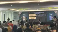 Wakil Presiden (Wapres) RI Ma'ruf Amin saat menghadiri acara Penganugerahan Adinata Syariah yang dihelat Komite Nasional Ekonomi dan Keuangan Syariah (KNEKS) di Tangerang, Banten, Senin (20/5/2024). (Liputan6.com/Winda Nelfira)